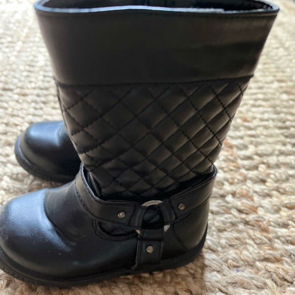 🖤 Vegan Leather Boots - Picture 6 of 8